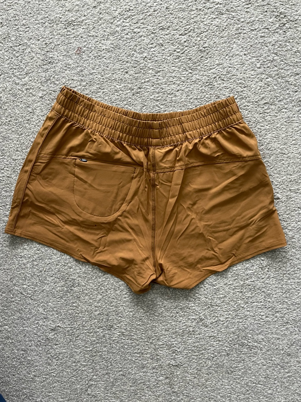 NWT Vuori Dash Performance Shorts in Dark Golden Size XL - Picture 7 of 7